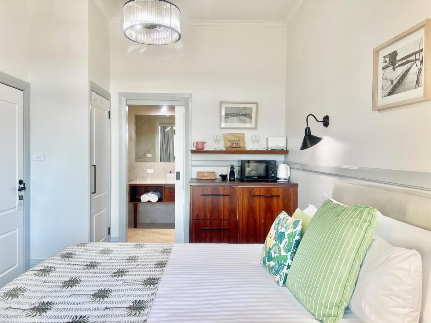 Bermagui Beach Hotel Экстерьер фото